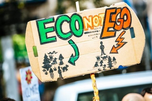 Comment intégrer les principes de responsabilité environnementale dans la gestion de la performance des employés ?