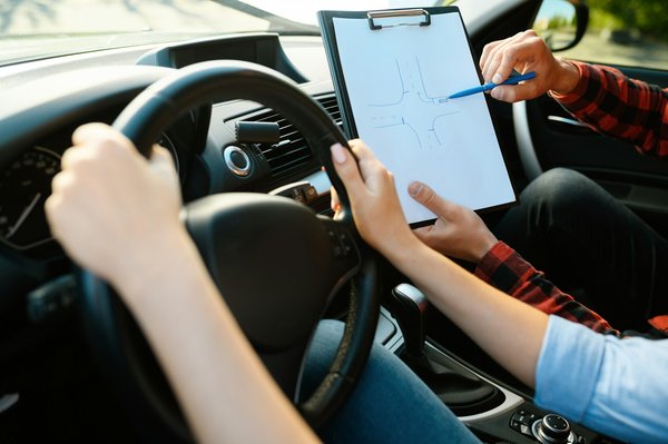 Auto-école de Tarare : permis facile et économique en ligne !